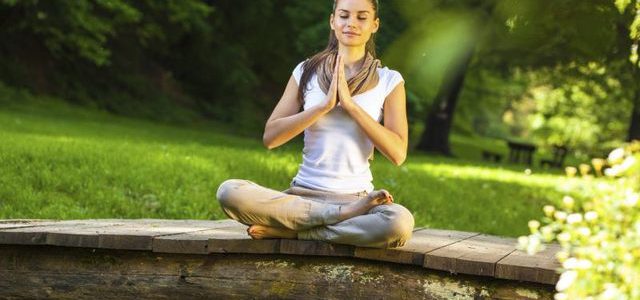 Como o yoga pode ajudar quem tem dores?