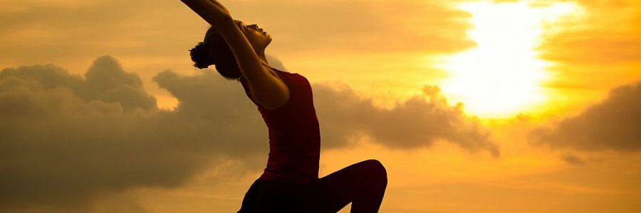 Dicas para manter-se firme na prática do yoga – e assim, colher os frutos de renovo e qualidade de vida